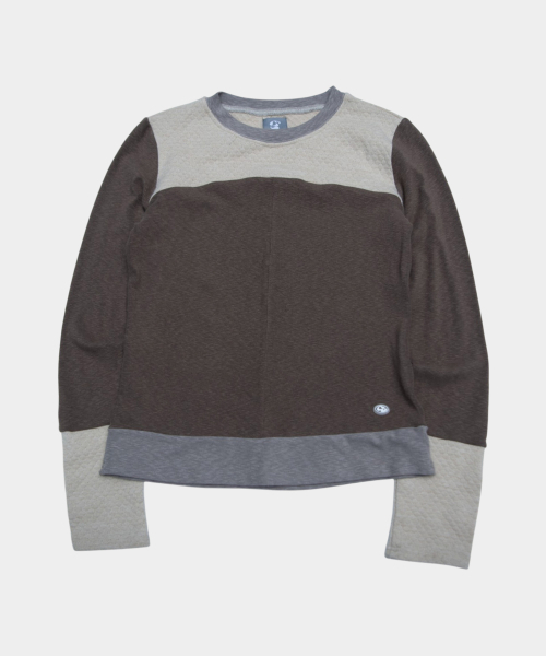 SOME PLACE(サムプレイス)の「カラー レイヤード ロゴ ラウンドネック ベーシック ロングスリーブ Tシャツ _2COLOR(Tシャツ/カットソー・レディース・ブラウン/チャコール・FREE)」の4枚目の写真