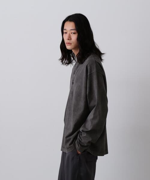 YLEVE(イレーヴ)の「YLEVE / OPEN END COTTON PIGMENT DYE HENRY NECK PULL OVER(Tシャツ/カットソー・メンズ・グレー/ホワイト・5)」の4枚目の写真