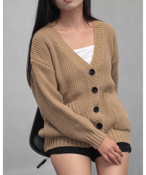 CHEER(チアー)の「【華奢見せ細見え・6色展開】Vネック リブ編みオーバーサイズニットカーディガン / ルーズシルエット ポケット付きアウター(カーディガン/ボレロ・レディース・ブラック/グリーン/ベージュ/アイボリー/グレー/ブラウン/レッド・FREE)」の5枚目の写真