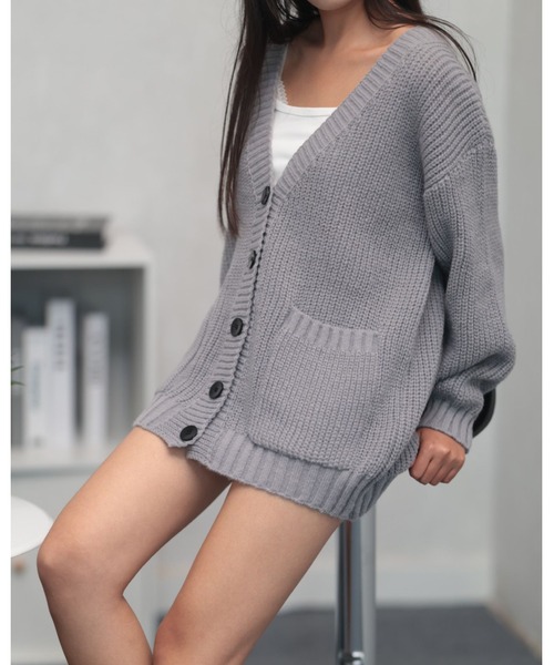 CHEER(チアー)の「【華奢見せ細見え・6色展開】Vネック リブ編みオーバーサイズニットカーディガン / ルーズシルエット ポケット付きアウター(カーディガン/ボレロ・レディース・ブラック/グリーン/ベージュ/アイボリー/グレー/ブラウン/レッド・FREE)」の17枚目の写真