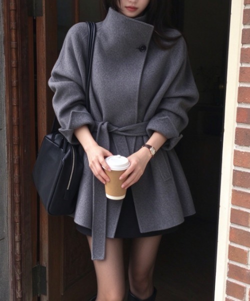 Aelina(エリナ)の「ベルト付きスタンドカラーメルトンカジュアルジャケット(その他アウター・レディース・ライトグレー/ベージュ/ダークグレー・FREE)」の12枚目の写真