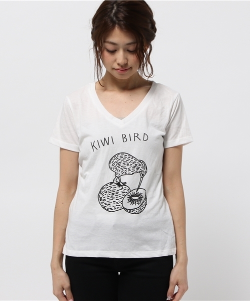 DouDou（ドゥドゥ）の「【DouDou】プリントVネックTシャツ（Tシャツ/カットソー・レディース・ホワイト/グレー/サックスブルー・FREE）」の4枚目の写真