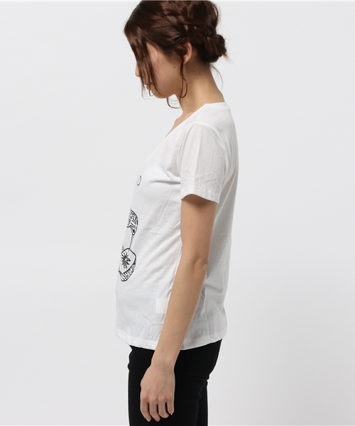 DouDou（ドゥドゥ）の「【DouDou】プリントVネックTシャツ（Tシャツ/カットソー・レディース・ホワイト/グレー/サックスブルー・FREE）」の5枚目の写真