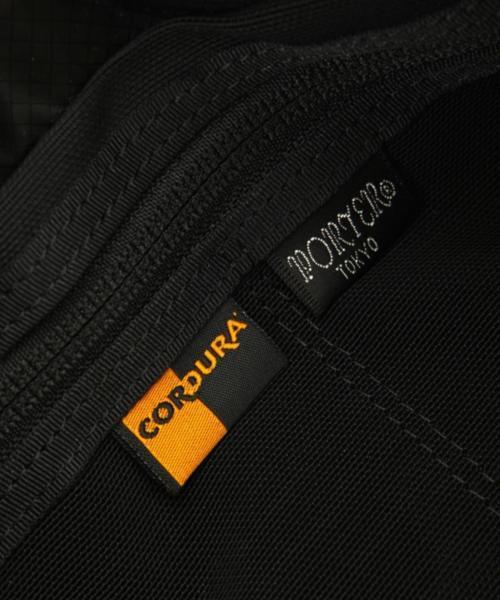 PORTER（ポーター）の「PORTER LIQUID WAIST BAG LARGE <B印 YOSHIDA SELECT>（ボディバッグ/ウエストポーチ・メンズ・ブラック/カーキ/ネイビー・ONE SIZE）」の9枚目の写真