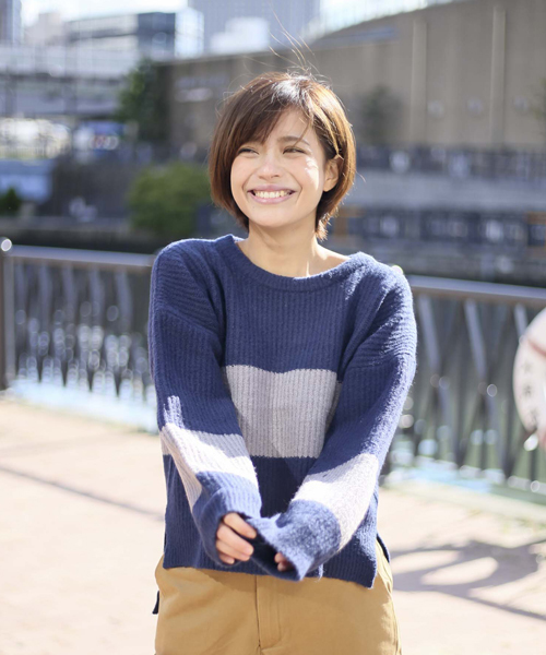 Denime(ドゥニーム)の「ワイドボーダーサイドスリットニット(ニット/セーター・レディース・グレー/ネイビー・FREE)」の2枚目の写真