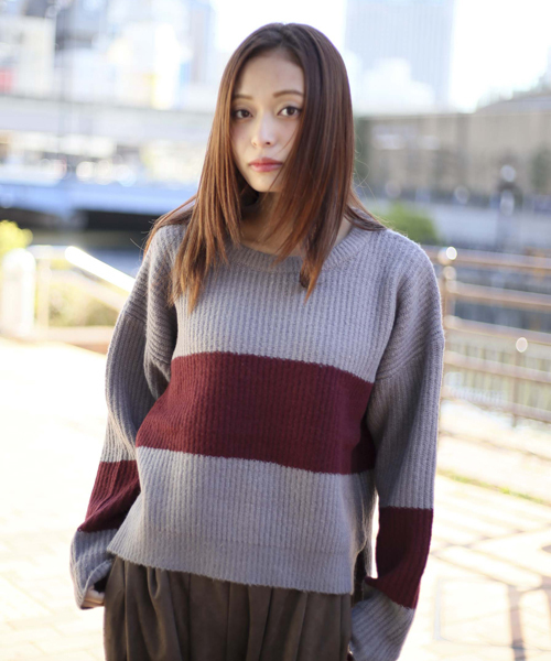 Denime(ドゥニーム)の「ワイドボーダーサイドスリットニット(ニット/セーター・レディース・グレー/ネイビー・FREE)」の1枚目の写真