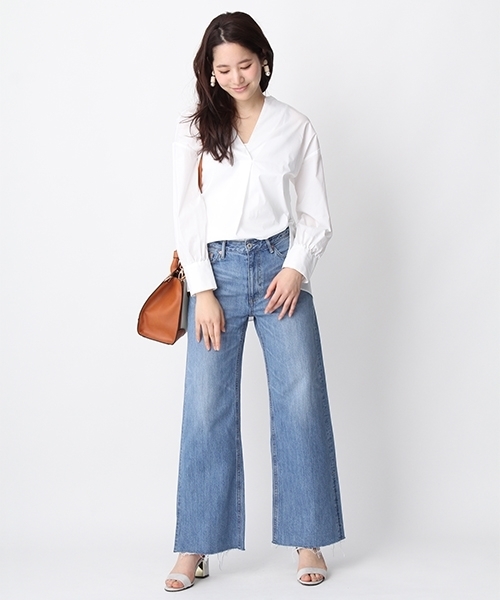 Andemiu（アンデミュウ）の「バックレースＵＰスキッパー749653（シャツ/ブラウス・レディース・キャメル/ホワイト/ライトブルー・FREE）」の4枚目の写真