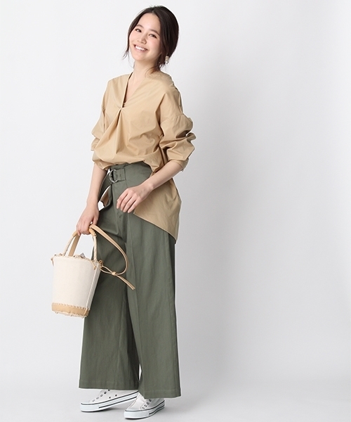 Andemiu（アンデミュウ）の「バックレースＵＰスキッパー749653（シャツ/ブラウス・レディース・キャメル/ホワイト/ライトブルー・FREE）」の6枚目の写真