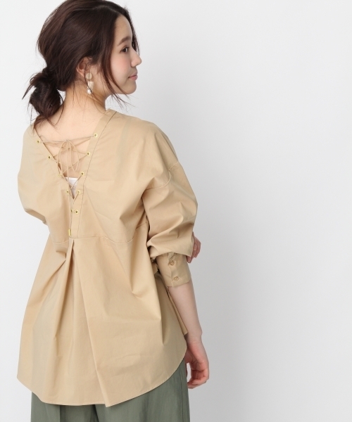 Andemiu（アンデミュウ）の「バックレースＵＰスキッパー749653（シャツ/ブラウス・レディース・キャメル/ホワイト/ライトブルー・FREE）」の7枚目の写真