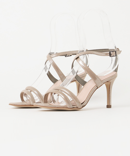 CHARLES & KEITH（チャールズ & キース）の「テクスチャードクロスストラップサンダル / TEXTURED CROSS-STRAP SANDALS（サンダル・レディース・シルバー/ピンク/ブラック・24.5cm/22.5cm/23cm/24cm/22cm/23.5cm）」の3枚目の写真
