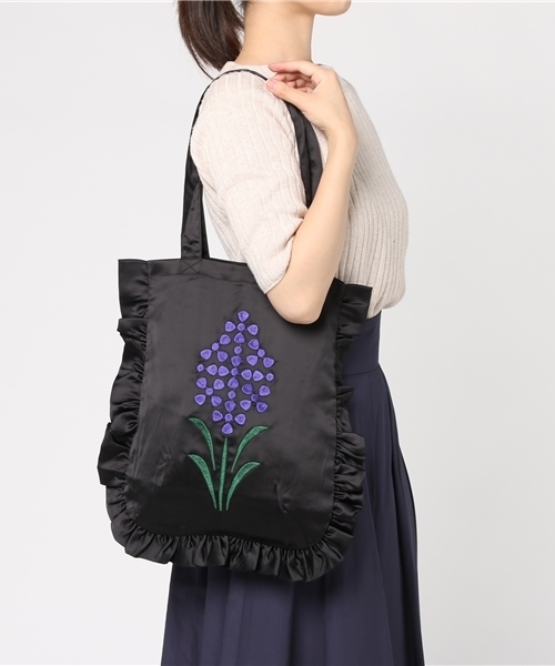 merlot plus（メルロープリュス）の「ヒヤシンス花柄刺繍トートバッグ7202（トートバッグ・レディース・ブラック/ワイン・FREE）」の3枚目の写真