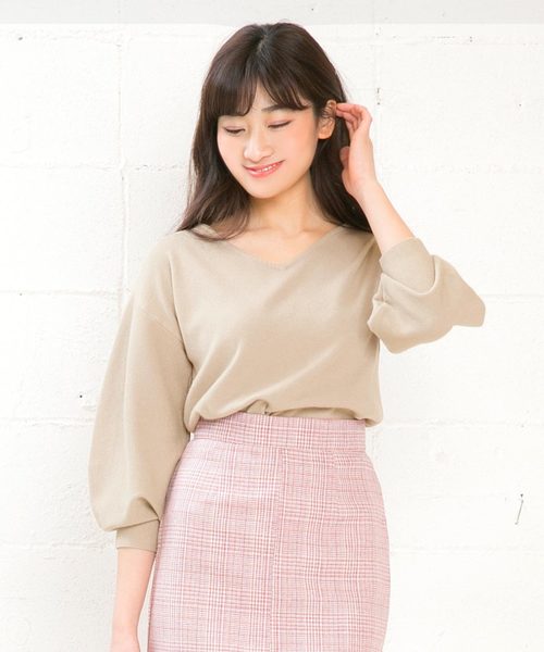 KOBE LETTUCE（コウベレタス）の「もっちりVネックニットトップス（ニット/セーター・レディース・チャコールグレー/ブラック/ピンク/アイボリー/モスグリーン/ボルドー/キャメル/サックスブルー/ラベンダー/ベージュ系その他/チェリーピンク/ピンク系その他・FREE）」の5枚目の写真