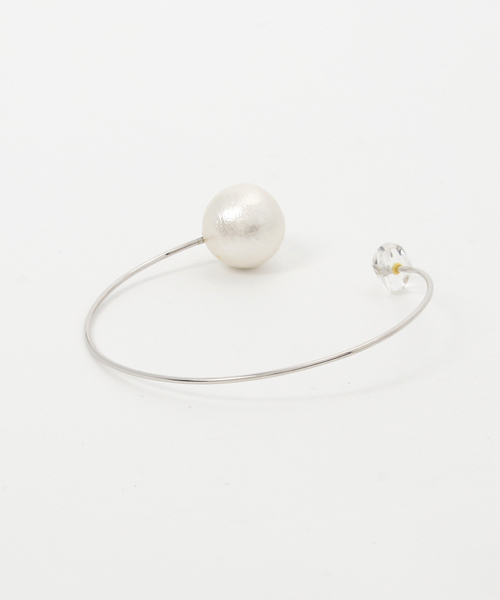 anq.（アンク）の「「anq.」コットンパールバングル（バングル/リストバンド・レディース・ホワイト・ONE SIZE/M/L）」の2枚目の写真