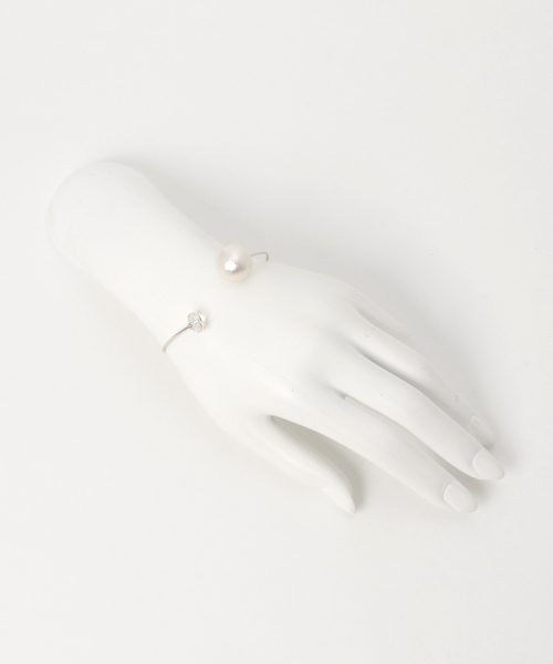 anq.（アンク）の「「anq.」コットンパールバングル（バングル/リストバンド・レディース・ホワイト・ONE SIZE/M/L）」の4枚目の写真