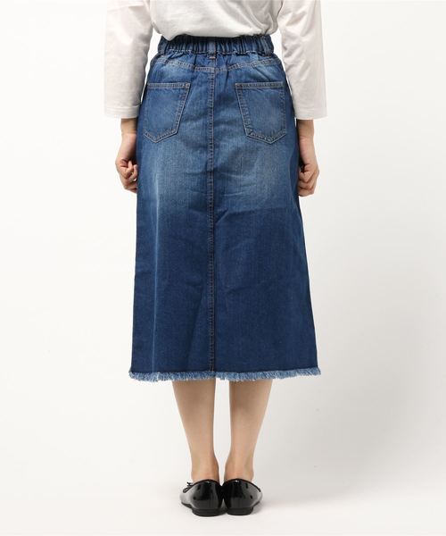 Honeys（ハニーズ）の「裾フリンジデニムロングスカート（デニムスカート・レディース・ワンウォッシュ/ブルー/ライトインディゴブルー・L/LL/M/S）」の4枚目の写真