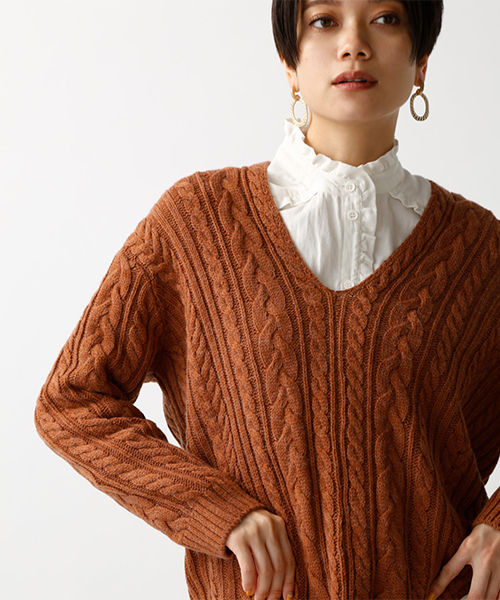 2WAY長袖ニットプルオーバー　2023年モデル　最終お値下げ❗️セール中 AZUL by moussy（アズールバイマウジー）の「両Vネックケーブル長袖