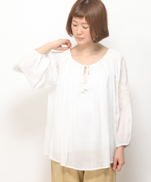 LBC（エルビーシー）の「エアリーシャーリングブラウス（シャツ/ブラウス・レディース・ホワイト/ブラック・MEDIUM/LARGE）」の2枚目の写真