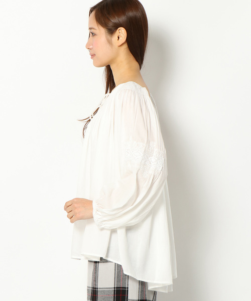 LBC（エルビーシー）の「エアリーシャーリングブラウス（シャツ/ブラウス・レディース・ホワイト/ブラック・MEDIUM/LARGE）」の3枚目の写真