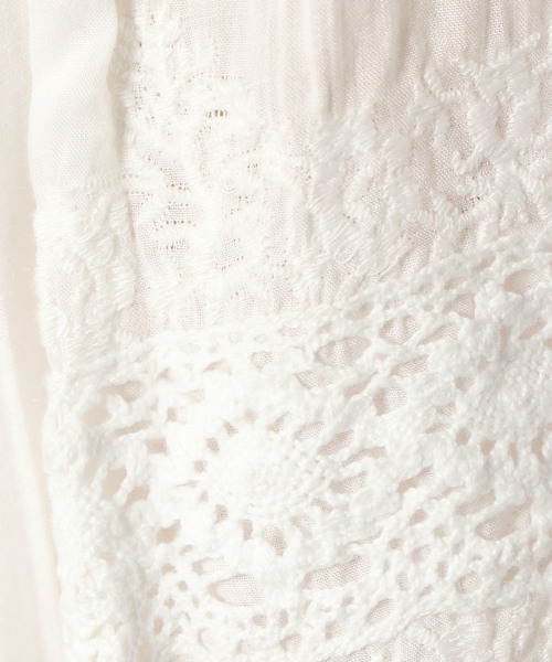 LBC（エルビーシー）の「エアリーシャーリングブラウス（シャツ/ブラウス・レディース・ホワイト/ブラック・MEDIUM/LARGE）」の4枚目の写真