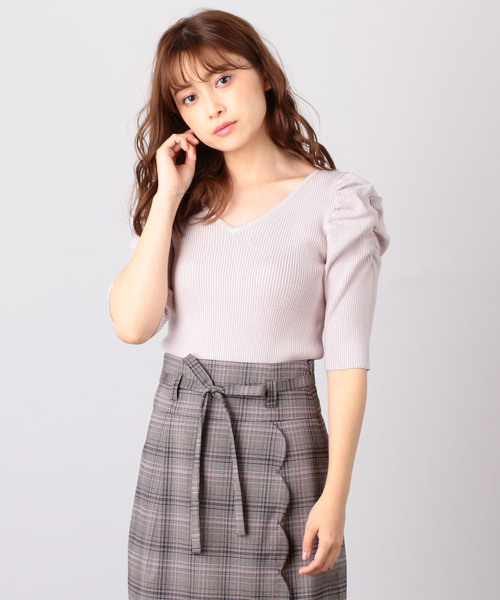 MIIA（ミーア）の「パワーショルダーリブニット（ニット/セーター・レディース・ホワイト/ライトグレー/ブラック/ピンク/ホワイト×ピンク・FREE）」の4枚目の写真