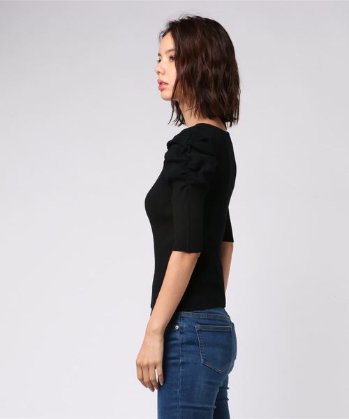 MIIA（ミーア）の「パワーショルダーリブニット（ニット/セーター・レディース・ホワイト/ライトグレー/ブラック/ピンク/ホワイト×ピンク・FREE）」の6枚目の写真