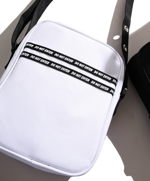 WEGO（ウィゴー）の「WEGO/ロゴパイピングミニショルダーバッグ（ショルダーバッグ・レディース・ブラック/オレンジ/ベージュ/ホワイト/パープル・FREE）」の2枚目の写真