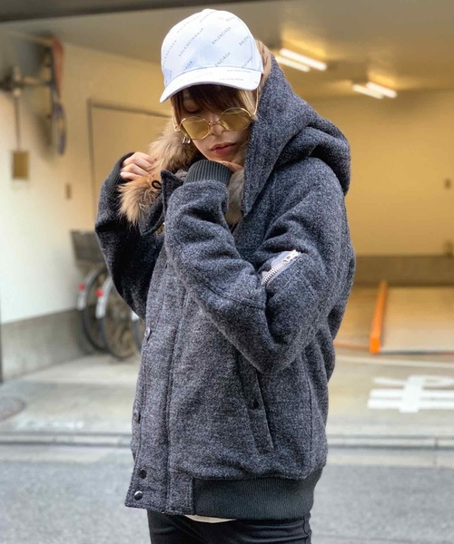 rovtski（ロフトスキー）の「WINTER BLACK　N-2B with FUR　F（ミリタリージャケット・レディース・ブラック/グレー・MEDIUM/LARGE）」の3枚目の写真