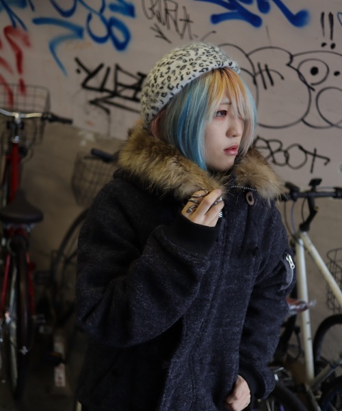 rovtski（ロフトスキー）の「WINTER BLACK　N-2B with FUR　F（ミリタリージャケット・レディース・ブラック/グレー・MEDIUM/LARGE）」の20枚目の写真