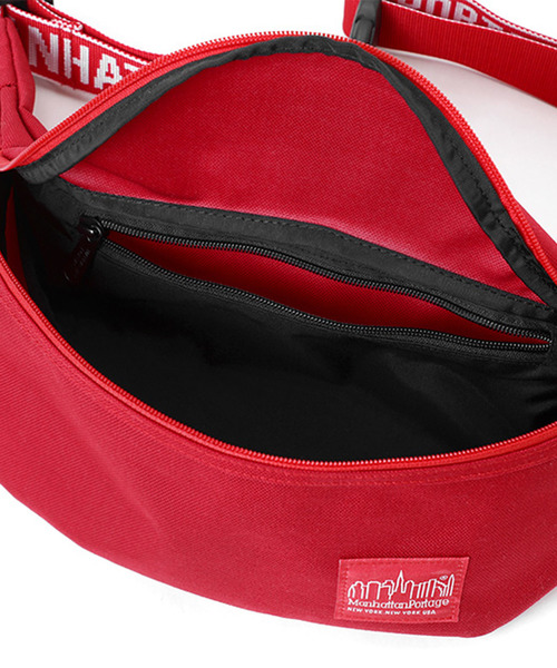 Manhattan Portage（マンハッタンポーテージ）の「IDENTⅡ Brooklyn Bridge Waist Bag（ボディバッグ/ウエストポーチ・メンズ・ブラック/レッド・X-SMALL）」の12枚目の写真