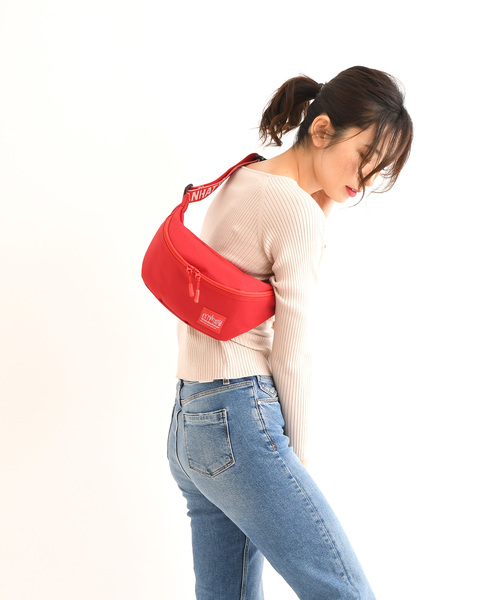 Manhattan Portage（マンハッタンポーテージ）の「IDENTⅡ Brooklyn Bridge Waist Bag（ボディバッグ/ウエストポーチ・メンズ・ブラック/レッド・X-SMALL）」の17枚目の写真