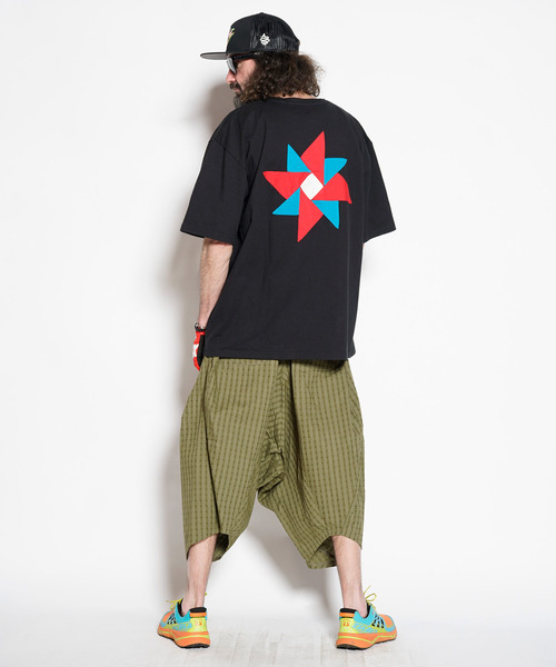ALDIES(アールディーズ)の「Pinwheel Big T / ピンホイールビッグT(Tシャツ/カットソー・メンズ・ホワイト/ブラック/イエロー/ブルー・MEDIUM/SMALL)」の3枚目の写真