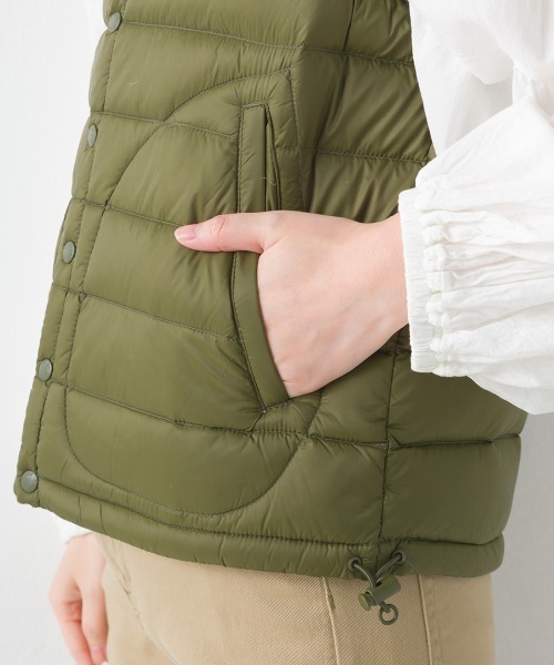 OMNES（オムネス）の「【ユニセックス】Vネックインナーダウンベスト（ダウンベスト・レディース・ブラック/ベージュ/ネイビー/カーキ/キャメル・X-LARGE/XX-LARGE/S/M/L）」の8枚目の写真