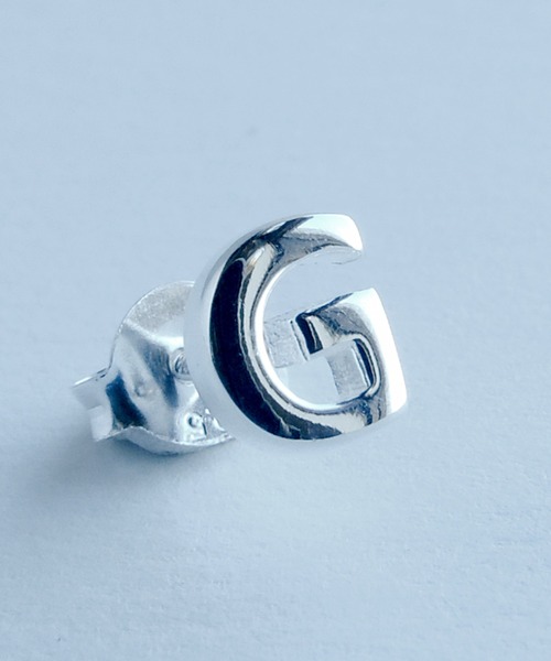 TONE SELECT GOODS（トーンセレクトグッズ）の「【925 SILVER ACC】イニシャルピアスSV925(OG)（ピアス（片耳用）・レディース・A/D/E/G/H/K/M/N/P/Q/R/U/V/W/X/Y/Z/B/T/L/O/S・FREE/SMALL）」の5枚目の写真