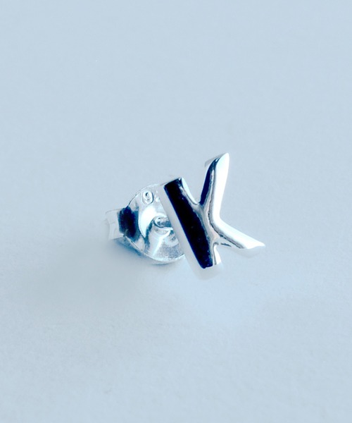 TONE SELECT GOODS（トーンセレクトグッズ）の「【925 SILVER ACC】イニシャルピアスSV925(OG)（ピアス（片耳用）・レディース・A/D/E/G/H/K/M/N/P/Q/R/U/V/W/X/Y/Z/B/T/L/O/S・FREE/SMALL）」の7枚目の写真
