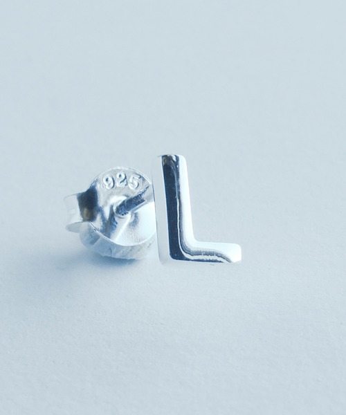 TONE SELECT GOODS（トーンセレクトグッズ）の「【925 SILVER ACC】イニシャルピアスSV925(OG)（ピアス（片耳用）・レディース・A/D/E/G/H/K/M/N/P/Q/R/U/V/W/X/Y/Z/B/T/L/O/S・FREE/SMALL）」の8枚目の写真