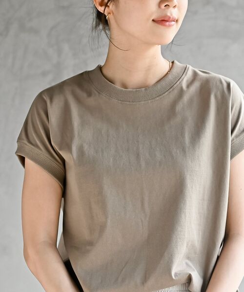 rps(アールピーエス)の「リブ使いフレンチスリーブTシャツ(Tシャツ/カットソー・レディース・ネイビー/ベージュ/パープル/ダークグリーン/ブラック/ブルー/アイボリー/その他/グレイッシュベージュ/マスタード/モカ/ブラック系その他2/ライトカーキ・M/フリー)」の22枚目の写真