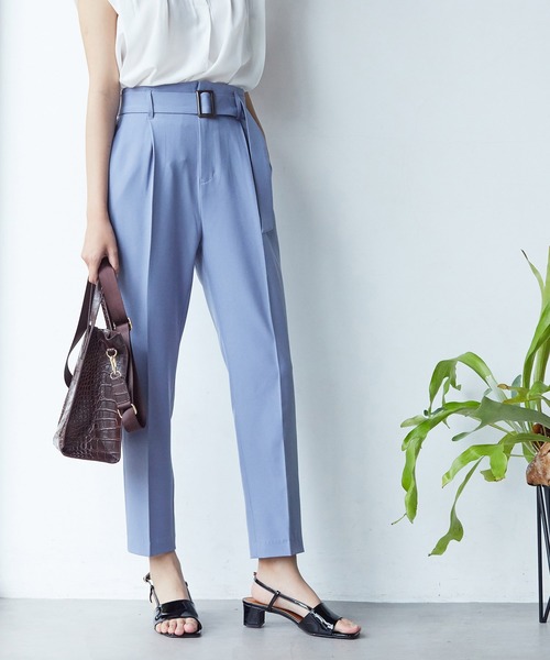ViS(ビス)の「ベルト付ワンタックテーパードパンツ(パンツ)」|サックスブルー