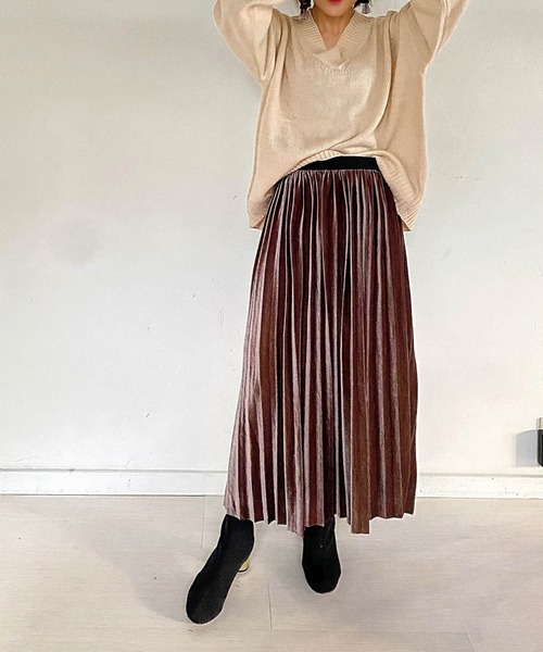 muure（ミュール）の「ベロアプリーツスカート（スカート・レディース・ブラック/ダークブラウン/ブラウン/カーキ/シルバーグレー・FREE）」の4枚目の写真