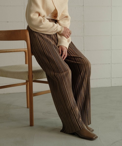 Bab（バブ）の「カットプリーツパンツ（その他パンツ・レディース・ブラック/ブラウン/アイボリー/グレー・FREE）」の4枚目の写真