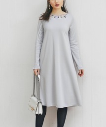 tocco closet（トッコ　クローゼット）の「袖口フリル付きフラワー刺繍入りスカラチュールネックエアーウォーム裏起毛ポンチワンピース（ワンピース）」