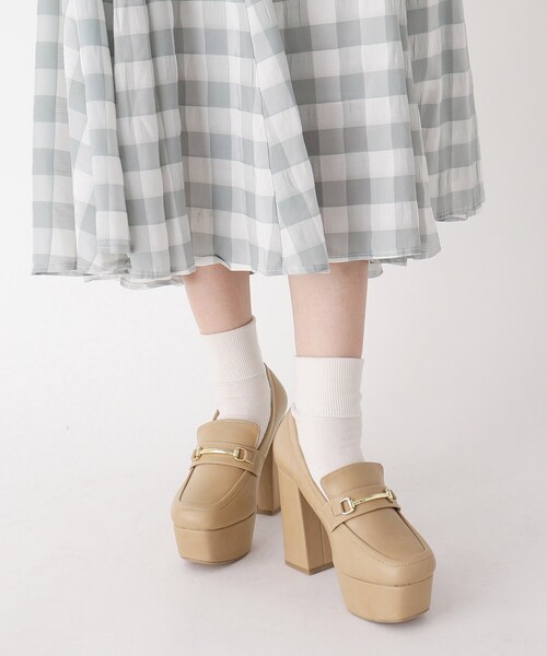 cs T&P(シーエスティーアンドピー)の「ビット付き厚底パンプス(パンプス・レディース・ブラック/ネイビー系6/ベージュ・S/M/L/LL)」の4枚目の写真