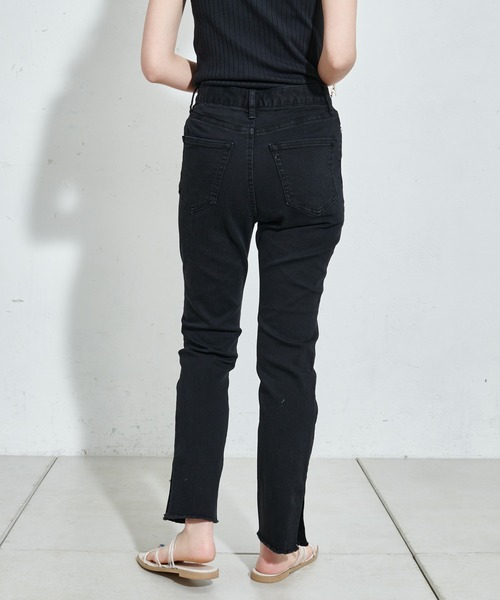 DISCOAT(ディスコート)の「カットオフデニムスキニーパンツ(デニムパンツ・レディース・ブラック/ブルー・MEDIUM/LARGE)」の14枚目の写真