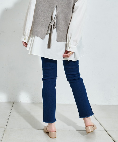 DISCOAT(ディスコート)の「カットオフデニムスキニーパンツ(デニムパンツ・レディース・ブラック/ブルー・MEDIUM/LARGE)」の4枚目の写真