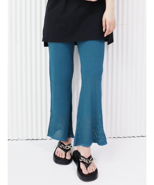 MURUA（ムルーア）の「クロシェセミフレアニットパンツ（スウェットパンツ・レディース・ホワイト/ブラック/ブルー・FREE）」の3枚目の写真