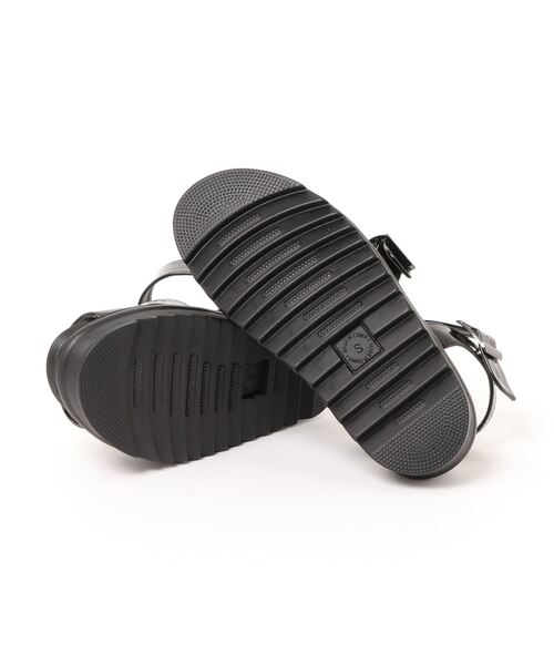 SPINNS（スピンズ）の「フェイクレザー3ベルトデザイン厚底サンダル（サンダル・レディース・ブラック/ブラック系その他・S/M/L）」の4枚目の写真