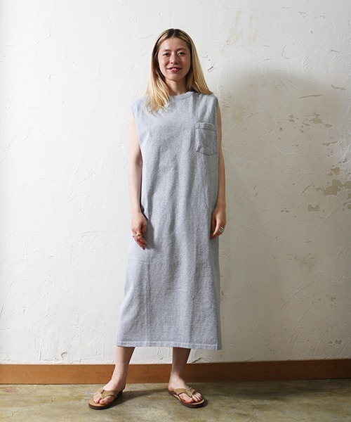 Goodwear(Since1983)（グッドウェア）の「SLEEVELESS POCKET ONEPIECE LONG / スリーブレスポケットワンピースロング SALE（ワンピース・レディース・ダークオリーブ/杢グレー/ブラウン系その他/レッド/チェリーピンク/ベージュ・MEDIUM）」の2枚目の写真