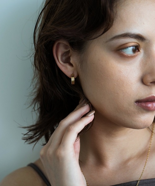 PAS TIERRA（パティエラ）の「-Lien- シェードプチピアス（ピアス（両耳用）・レディース・シルバー/イエローゴールド・FREE）」の8枚目の写真