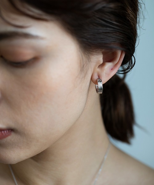 PAS TIERRA（パティエラ）の「-Lien- シェードプチピアス（ピアス（両耳用）・レディース・シルバー/イエローゴールド・FREE）」の10枚目の写真