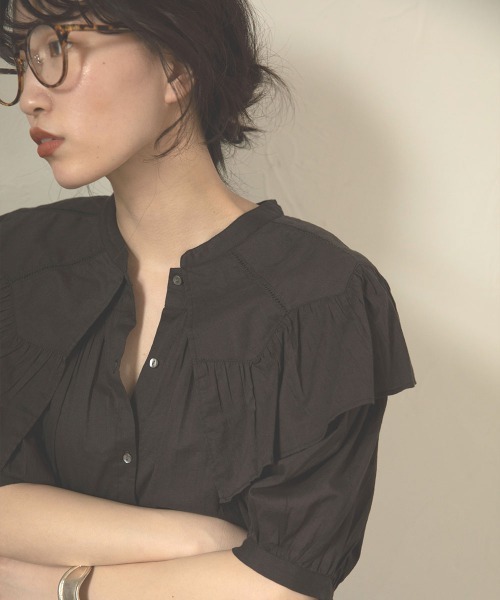 marjour（マージュール）の「BIG COLLAR BLOUSE（シャツ/ブラウス・レディース・チャコールグレー・M）」の13枚目の写真