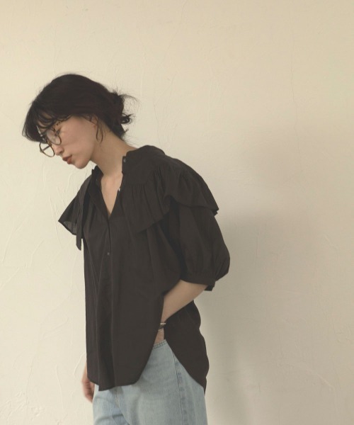 marjour（マージュール）の「BIG COLLAR BLOUSE（シャツ/ブラウス・レディース・チャコールグレー・M）」の18枚目の写真